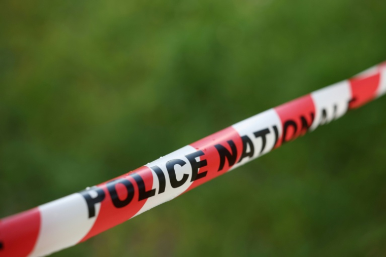 En début d'après-midi, dans un quartier du nord de Clermont-Ferrand, "un homme, armé d'un couteau, s'est rué sur un policier qui tentait de l'interpeller alors que cet individu venait d'agresser plusieurs personnes", a expliqué le procureur de la République ( AFP / FRED TANNEAU )