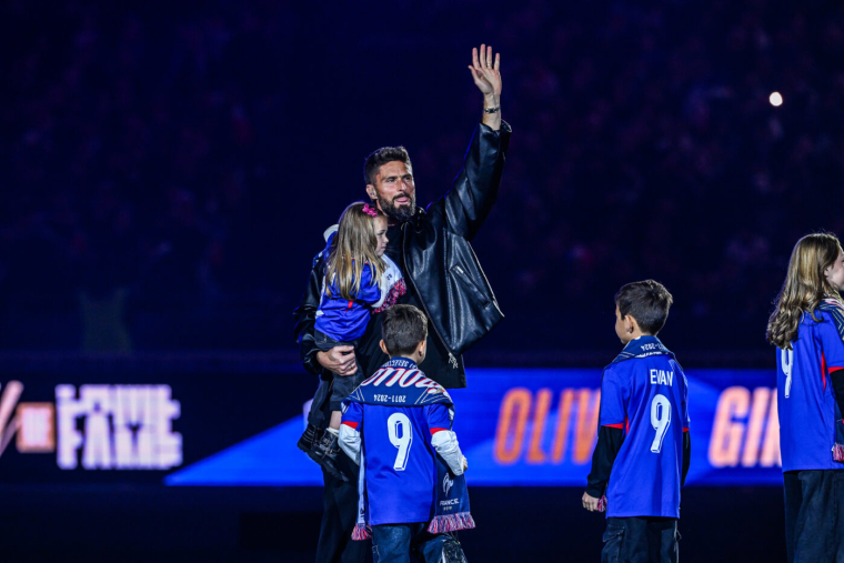 Le bel hommage du stade de France à Olivier Giroud