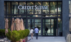 Le logo de Credit Suisse dans un immeuble à Zurich