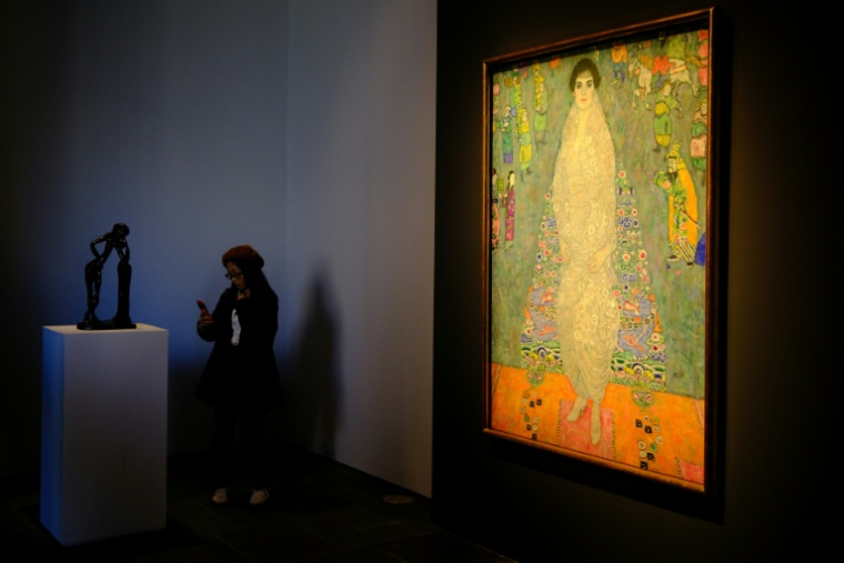 "Le portrait d'Elisabeth Lederer" de Gustav Klimt exposé par Sotheby’s à New York le 8 novembre 2025. ( AFP / CHARLY TRIBALLEAU )