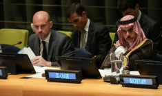 Le ministre français des Affaires étrangères Jean-Noël Barrot (à gauche), le 28 juillet 2025 au siège de l'ONU, à New York ( AFP / TIMOTHY A. CLARY )