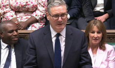 Image tirée d'un enregistrement diffusé par l'Unité d'enregistrement parlementaire britannique (PRU) montrant le Premier ministre britannique, Keir Starmer, prenant la parole lors d'un débat sur le discours du roi, le 13 mai 2026 à Londres ( PRU / - )