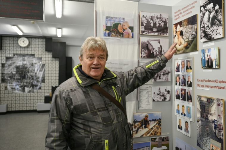 Nikolaï Soloviov, qui a assisté à l'explosion de 1986 dans la centrale nucléaire de Tchernobyl, le 24 avril 2026 dans le musée local consacré à Tchernobyl à Slavoutytch, à 120 km au nord de Kiev ( AFP / Genya SAVILOV )
