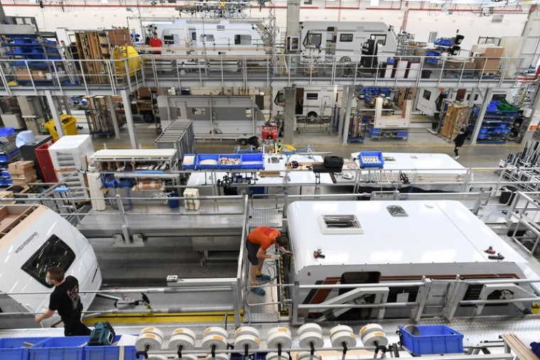 ZONE EURO: LA PRODUCTION INDUSTRIELLE PROGRESSE PLUS QUE PRÉVU EN JUILLET