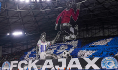 Le tifo marseillais en hommage au tacle de Zvunka sur Cruyff