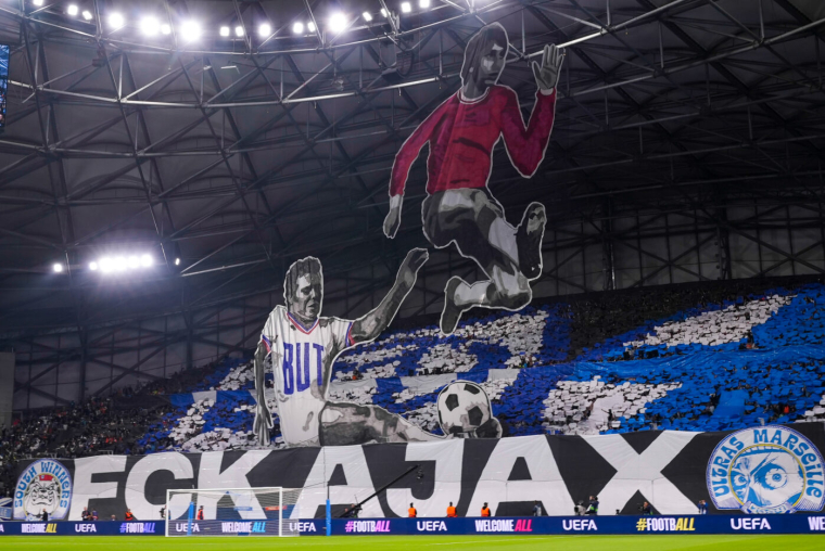 Le tifo marseillais en hommage au tacle de Zvunka sur Cruyff