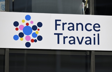 Le nombre d’inscrits à France Travail a poursuivi au troisième trimestre sa lente progression entamée en 2024 ( AFP / Jean-Christophe VERHAEGEN )