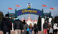 EURO DISNEY: PRIX DE VENTE JUGÉ INÉQUITABLE POUR LES MINORITAIRES