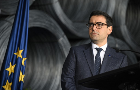 Le commissaire européen à la stratégie industrielle, Stéphane Séjourné, en Espagne, le 14 mars 2025 ( AFP / JOSEP LAGO )