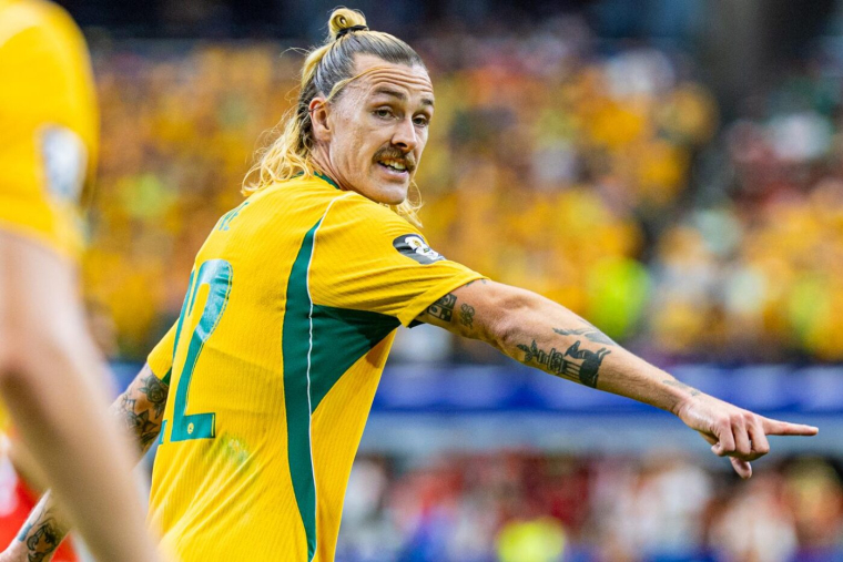 Le plus gros hipster du foot mondial signe au Japon