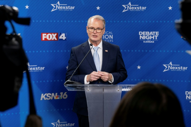 Adam Hamilton, candidat démocrate au Kansas pour le Sénat américain, à l'issue d'un débat avec son opposant républicain, à Kansas City, le 21 octobre 2026 ( AFP / Austin Johnson )