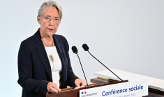 La Première ministre Élisabeth Borne ouvre la conférence sociale le 16 octobre au Cese à Paris.  ( POOL / MIGUEL MEDINA )