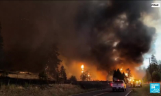 États-Unis : un violent incendie continue de s'étendre en Californie
