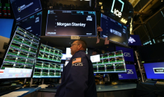 Un opérateur à la Bourse de New York, le 6 mai 2025. ( AFP / TIMOTHY A. CLARY )