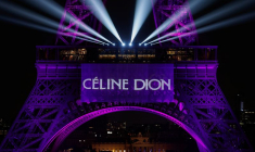 La Tour Eiffel s'illumine à l'occasion de l'annonce des dates de concert et de la vente des billets pour les prochains spectacles de la chanteuse Céline Dion à Paris