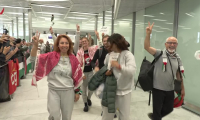 Flottille pour Gaza: arrivée de Rima Hassan et de militants expulsés d'Israël, à Orly