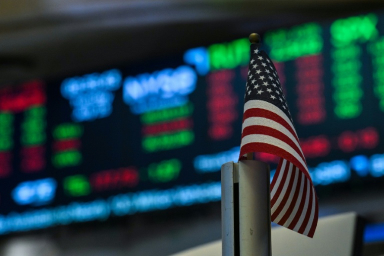 Un drapeau américain à la Bourse de New York, le 15 juillet 2025 ( AFP / ANGELA WEISS )
