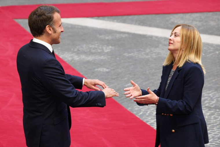 Macron reçu à Rome par Meloni