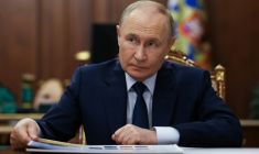Le président russe Vladimir Poutine lors d'une réunion au Kremlin, le 23 septembre 2025 à Moscou ( POOL / Alexander KAZAKOV )