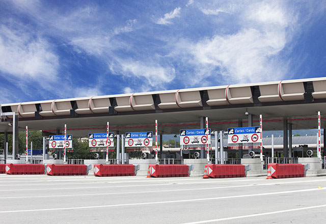 GEA conçoit, fabrique, installe et maintient les systèmes de péages en services sur presque toutes les autoroutes en France, avec la clientèle de 13 sociétés d'autoroutes sur 14, et, de plus en plus à l'international. (crédit : Adobe Stock)