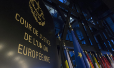 Selon la Cour de justice de l'Union européenne, la Commission "avait commis une erreur manifeste" en jugeant fiable une étude scientifique sur laquelle se fondait la classification cancérogène. ( AFP / JOHN THYS )