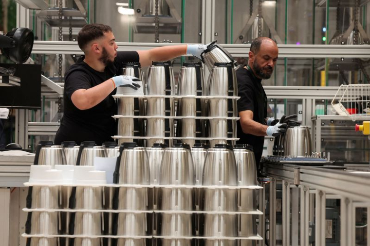 Le président français Macron visite l'usine Vorwerk