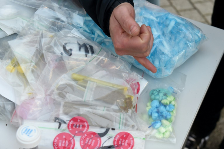 Deux commissaires responsables de l'Office anti-stupéfiants (Ofast) de Marseille placés en garde à vue dans une enquête sur une livraison surveillée de cocaïne début 2023 suspectée d'avoir connu de graves dérives ( AFP / NICOLAS TUCAT )