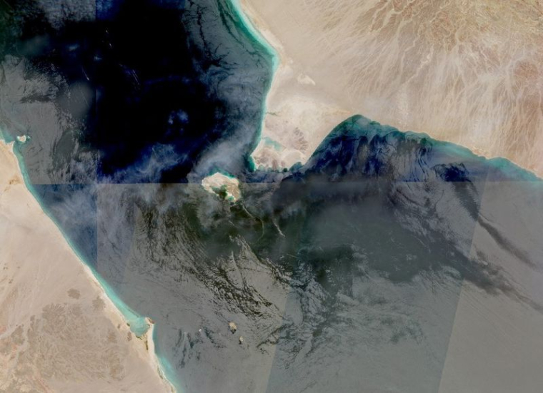 Une image satellite montre le détroit de Bab el-Mandeb, alors que l'Iran menace de se servir de ses alliés houthis au Yémen pour bloquer le passage de Bab el-Mandeb vers la mer Rouge.