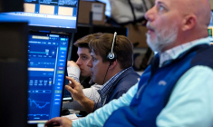 Des traders travaillent à la Bourse de New York