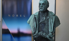 Une statue d'Alfred Nobel, à Stockholm, le 5 octobre 2026 en Suède ( AFP / Jonathan Nackstrand )