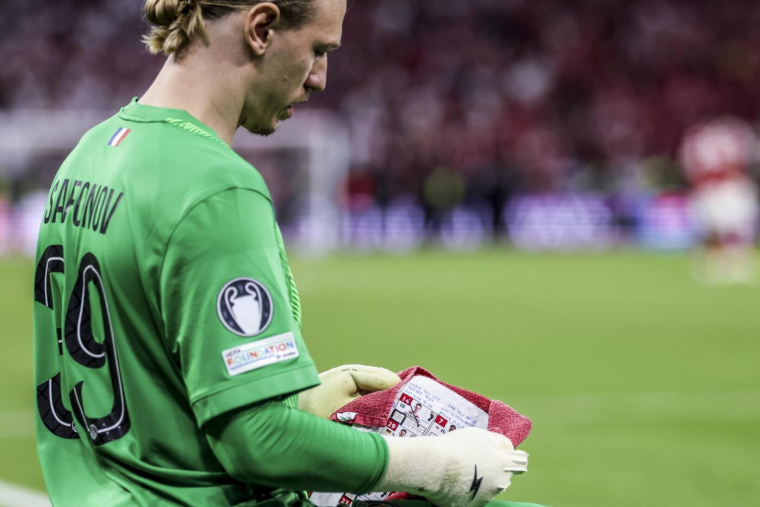 Les antisèches de Safonov face à Arsenal