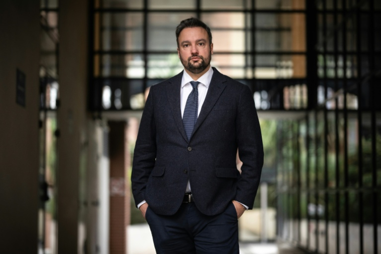 L'avocat Pierre Debuisson à Toulouse le 17 février 2026 ( AFP / Lionel BONAVENTURE )