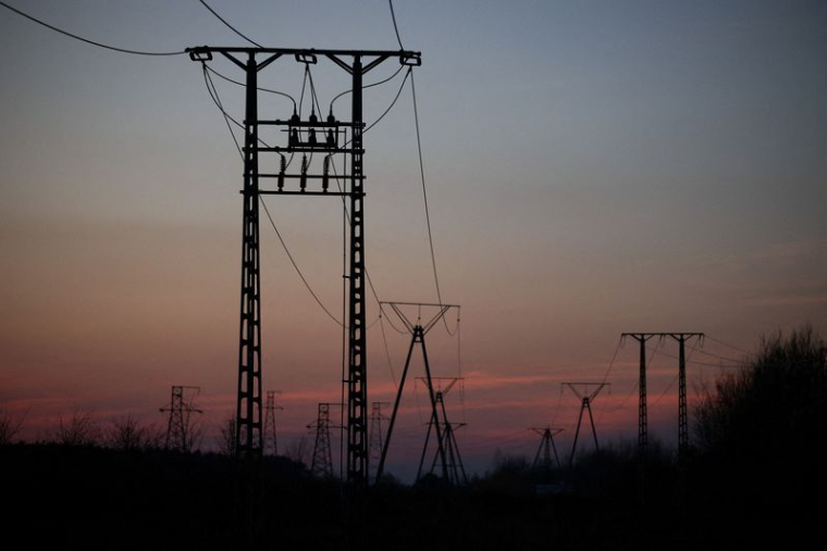 Des poteaux électriques sont visibles à Kleszczow, en Pologne