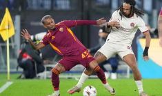 Robin Van Persie fait rentrer son fils, le leader s'incline... : jolie début de soirée en Ligue Europa