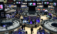 Le parquet de la Bourse de New York, le 2 mars 2026 ( AFP / CHARLY TRIBALLEAU )