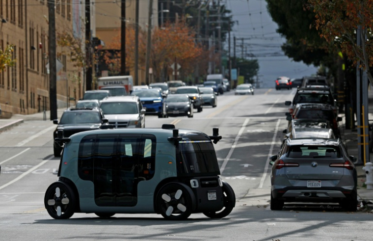 Un robotaxi Zoox dans les rues de San Francisco aux Etats-Unis le 19 novembre 2025 ( GETTY IMAGES NORTH AMERICA / JUSTIN SULLIVAN )