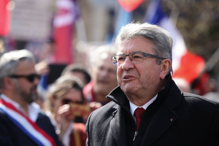 UN PARTI SOCIALISTE DÉCHIRÉ REJOINT L'ALLIANCE AVEC LA FRANCE INSOUMISE