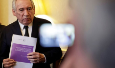 Le Premier président de la Cour des comptes française, Pierre Moscovici, présente les résultats du rapport sur les retraites à Paris