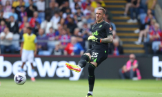 Sans pitié, Robin Olsen empêche des enfants d’effectuer un concours de frappes