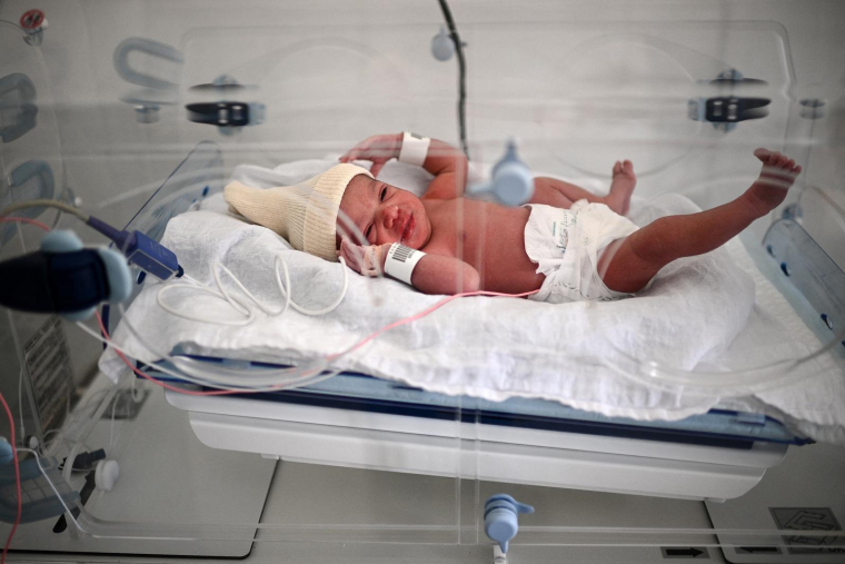 Selon le laboratoire Sanofi, 650.000 doses de Beyfortus ont été administrées l'hiver dernier en France. ( AFP / CHRISTOPHE ARCHAMBAULT )