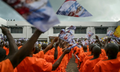 Les détenus de la prison de Bata, en Guinée Equatoriale, pendant une visite du pape Léon XIV, le 22 avril 2026 ( AFP / Alberto PIZZOLI )