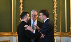 Volodymyr Zelensky, Keir Starmer et Emmanuel Macron à Londres, au Royaume-Uni, le 2 mars 2025. ( POOL / JUSTIN TALLIS )