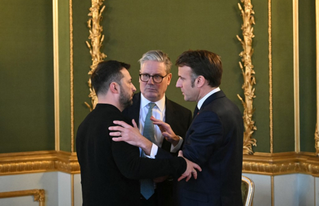 Volodymyr Zelensky, Keir Starmer et Emmanuel Macron à Londres, au Royaume-Uni, le 2 mars 2025. ( POOL / JUSTIN TALLIS )