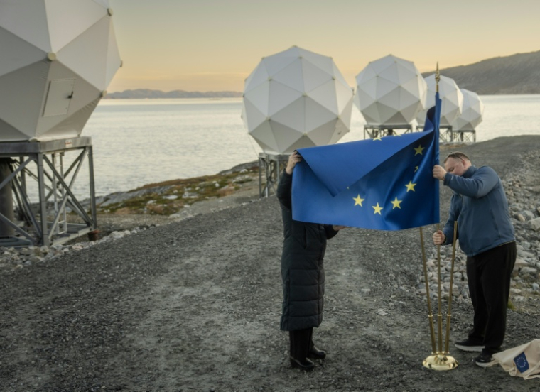 Un drapeau européen installé à Nuuk, au Groenland, le 7 septembre 2026 ( Ritzau Scanpix / Mads Claus Rasmussen )