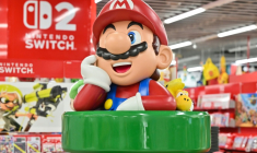 Le personnage "Super Mario" dans une boutique Nintendo, le 2 juin 2025 à Nagoya ( AFP / Richard A. Brooks )