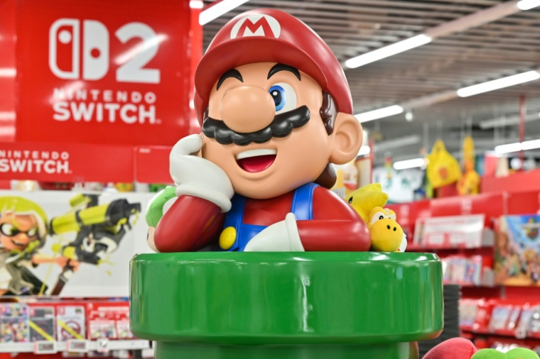Le personnage "Super Mario" dans une boutique Nintendo, le 2 juin 2025 à Nagoya ( AFP / Richard A. Brooks )