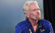 Richard Branson avait finalement injecté 200 millions de livres de sa poche pour sauver de la faillite sa compagnie aérienne Virgin Atlantic ( AFP / PATRICK T. FALLON )