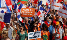 FRANCE: HUITIÈME SAMEDI DE MOBILISATION CONTRE LE "PASS SANITAIRE"