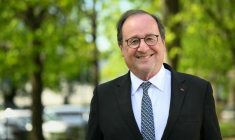 L'ancien président François Hollande à Liffré le 25 avril 2026 ( AFP / Lou BENOIST )