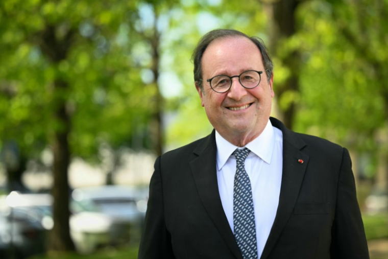 L'ancien président François Hollande à Liffré le 25 avril 2026 ( AFP / Lou BENOIST )